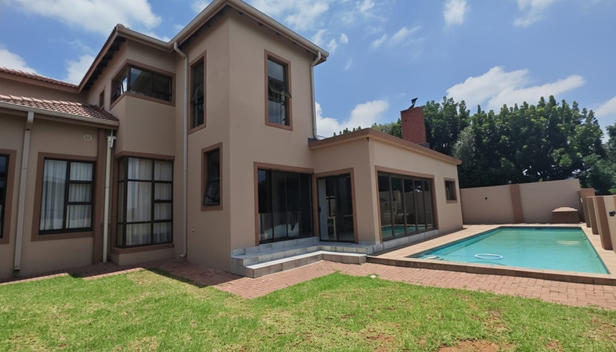 6 Bedroom Property for Sale in Cashan North West